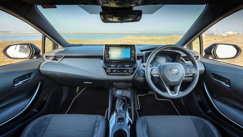 Как Toyota Corolla 2023 в новом кузове может удивить вас своим комфортным и просторным салоном