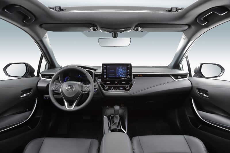 Как Toyota Corolla 2023 в новом кузове может удивить вас своим комфортным и просторным салоном