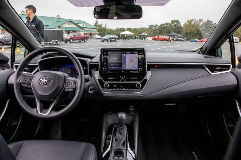 Как Toyota Corolla 2023 в новом кузове может удивить вас своим комфортным и просторным салоном