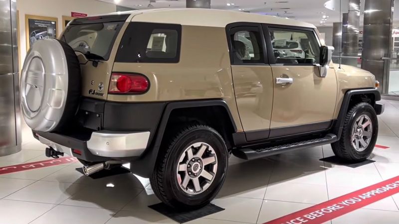 Как Toyota FJ Cruiser удивляет возможностями в 2023 году: 15 особенностей легендарного внедорожника