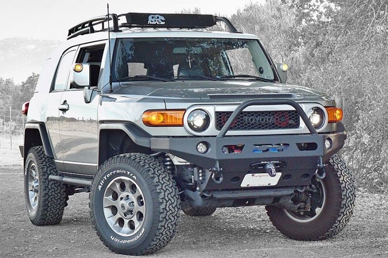 Как Toyota FJ Cruiser удивляет возможностями в 2023 году: 15 особенностей легендарного внедорожника