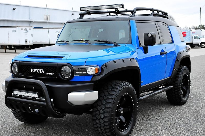 Как Toyota FJ Cruiser удивляет возможностями в 2023 году: 15 особенностей легендарного внедорожника