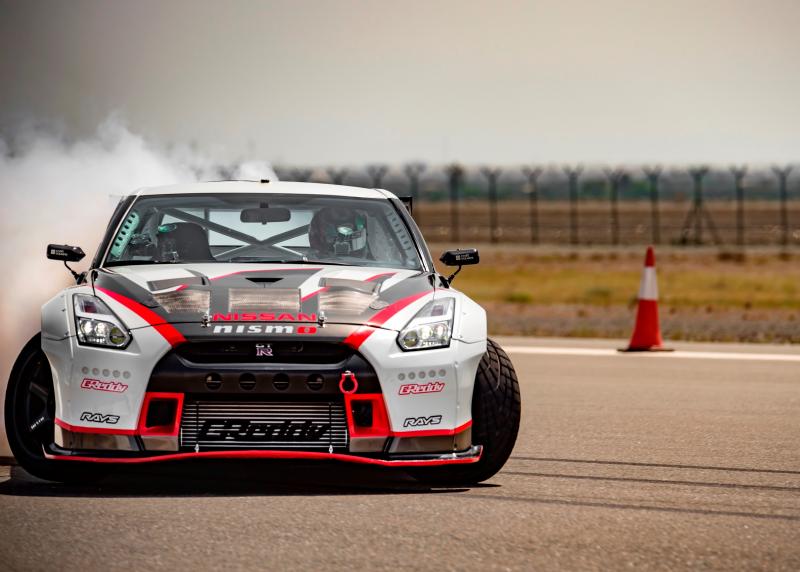 Как удержаться на грани рекорда: секреты профессионального дрифта на Nissan GT-R