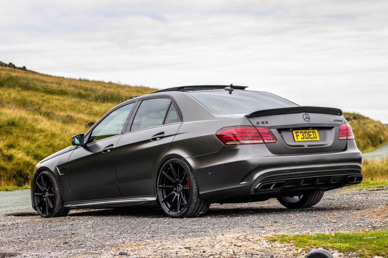Как управлять мощным Мерседес Е63 AMG W212, чтобы почувствовать себя настоящим водителем