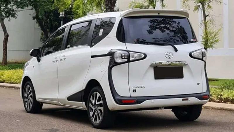 Как увлечься автомобилем Toyota Sienta, не тратя лишних денег