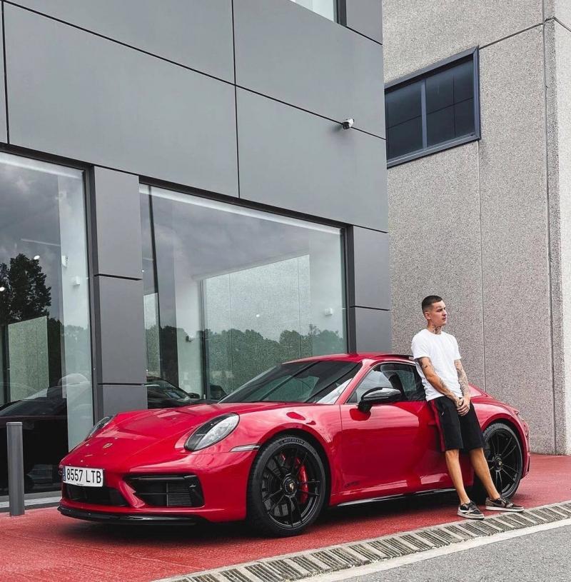Как увлечься Porsche, не выходя из дома: погрузитесь в мир автострастей