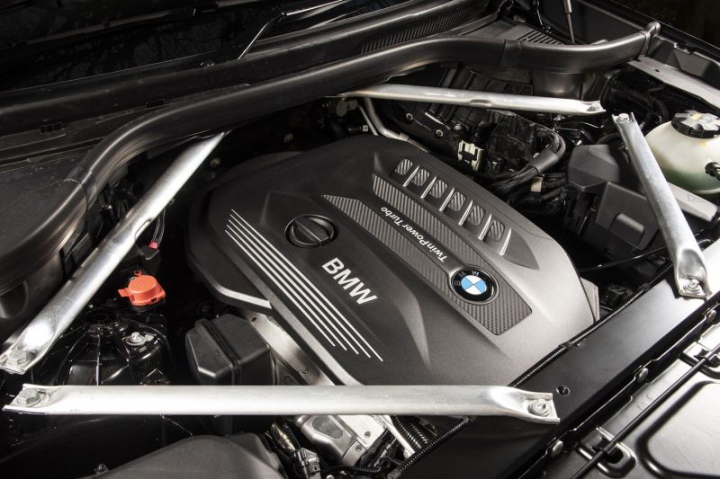 Как в 2023 выглядит BMW X 4 с 4-литровым дизельным двигателем: подробно разбираем