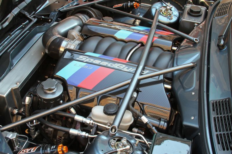 Как вдохнуть новую жизнь в старый автомобиль, установив в него мощный двигатель от BMW: Пошаговое руководство для любителей тюнинга