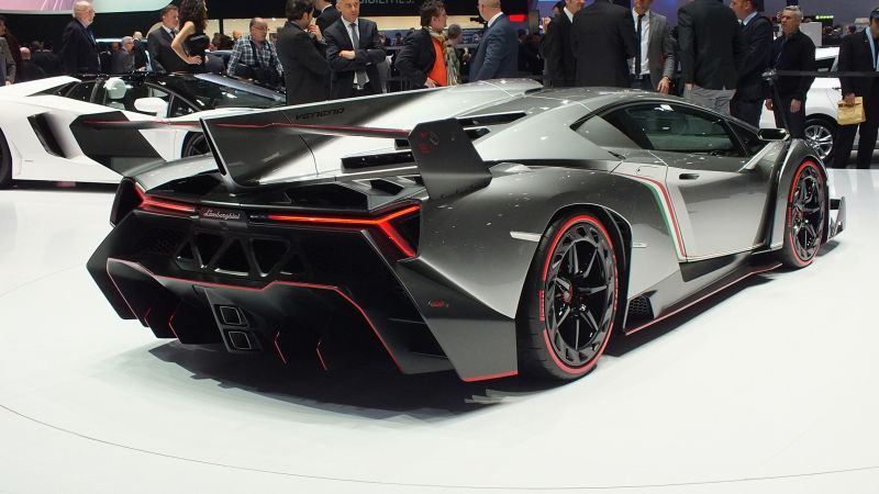 Как владение Lamborghini Veneno Roadster изменит вашу жизнь в 2023 году