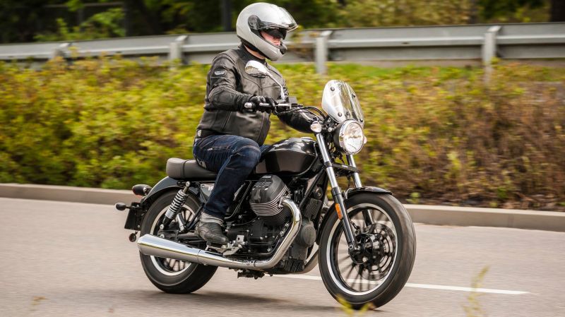 Как влюбиться в Moto Guzzi V9 Roamer: путешествие на ретро байке