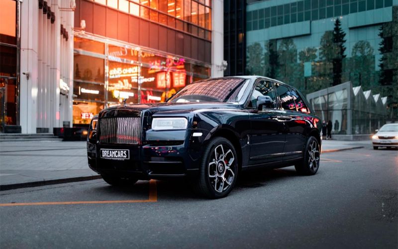Как влюбиться в роскошный автомобиль Rolls-Royce Cullinan Black Badge: 15 причин оценить уникальность этого авто