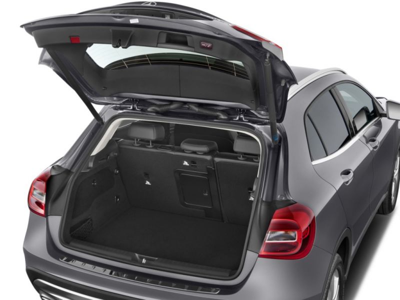 Как вместительный багажник в Мерседес GLA 250 позволит комфортно путешествовать этим летом