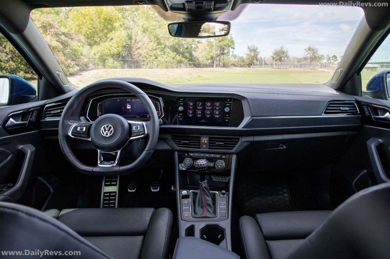 Как Volkswagen Jetta 2023 года удивит вас неожиданными возможностями