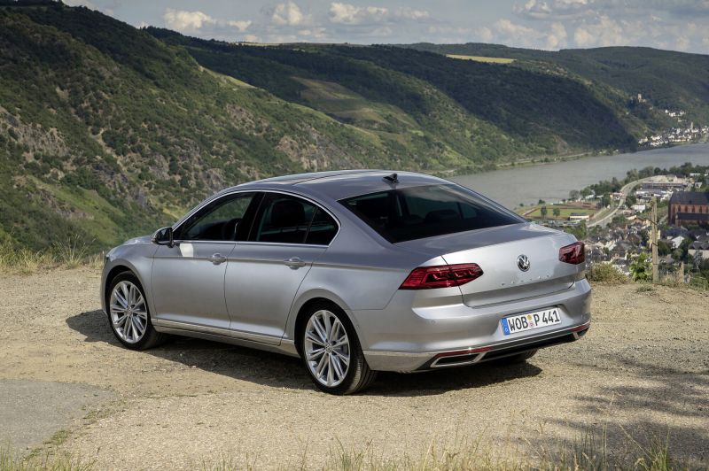 Как Volkswagen Passat увлекательно прошел путь от скромного седана до бизнес-класса