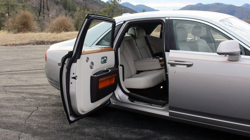 Как возможен автомобиль без ручек и задних дверей: поразительные решения