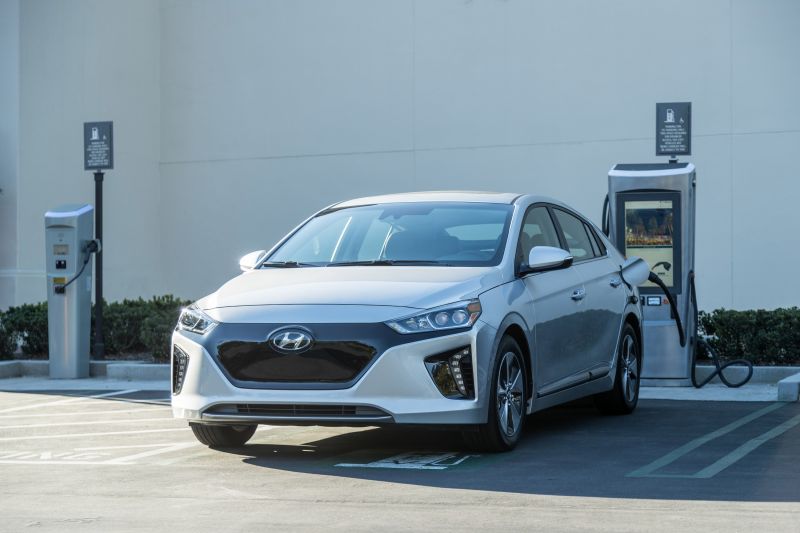 Как выбрать и купить электромобиль Hyundai Ioniq в России: выгодная покупка