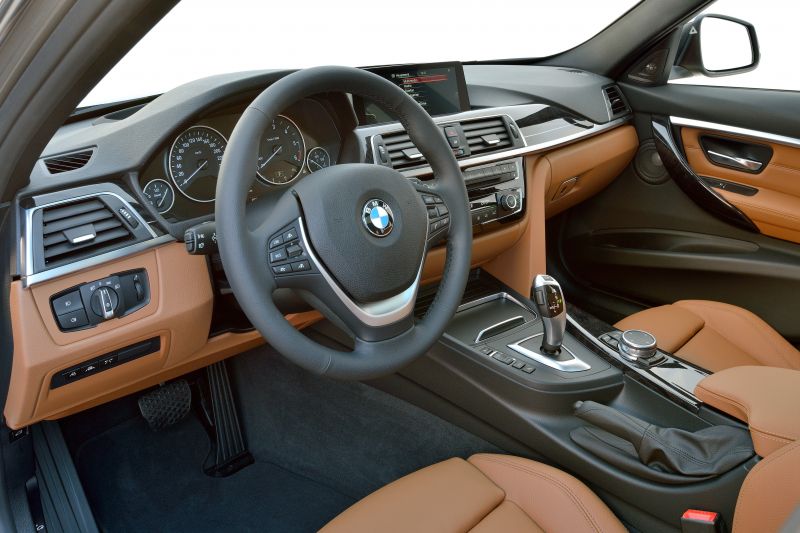 Как выбрать идеальный автомобиль BMW серии 3 F30 luxury line, не ошибиться с комплектацией и двигателем: обзор характеристик и особенностей