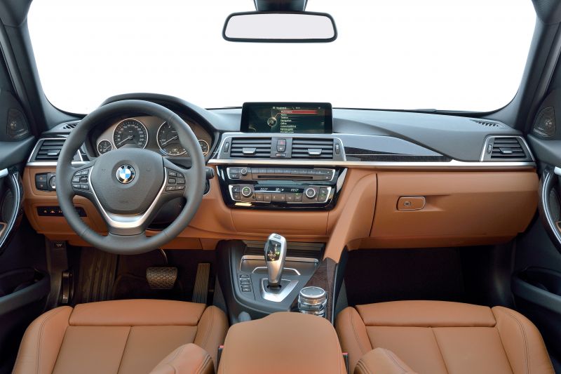 Как выбрать идеальный автомобиль BMW серии 3 F30 luxury line, не ошибиться с комплектацией и двигателем: обзор характеристик и особенностей
