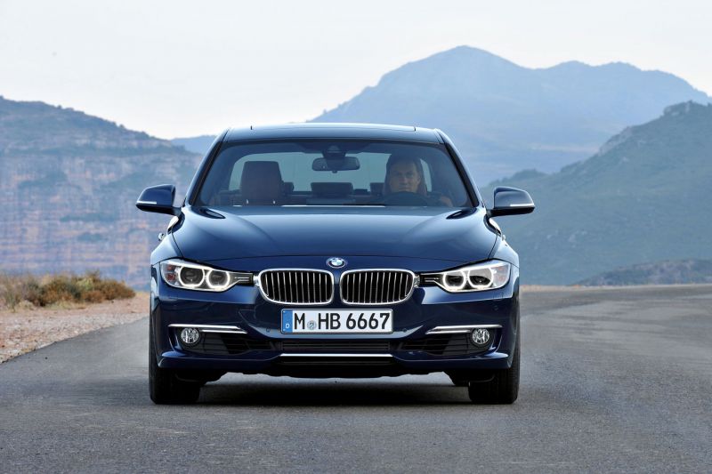 Как выбрать идеальный автомобиль BMW серии 3 F30 luxury line, не ошибиться с комплектацией и двигателем: обзор характеристик и особенностей