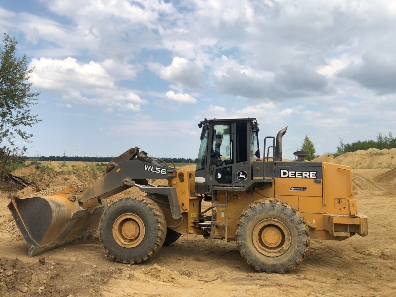 Как выбрать идеальный фронтальный погрузчик John Deere WL56: 7 советов