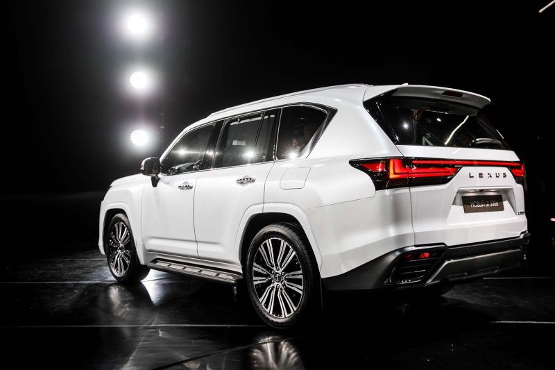 Как выбрать идеальный Лексус LX 570 в 2023 году: Руководство по характеристикам новой модели
