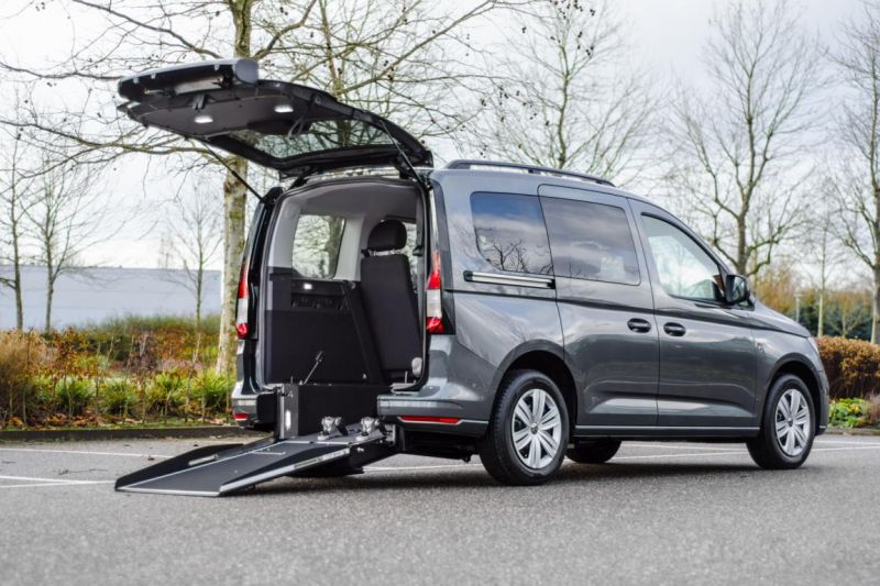 Как выбрать самый удобный автомобиль для семьи: Volkswagen Caddy Life 2023 в деталях