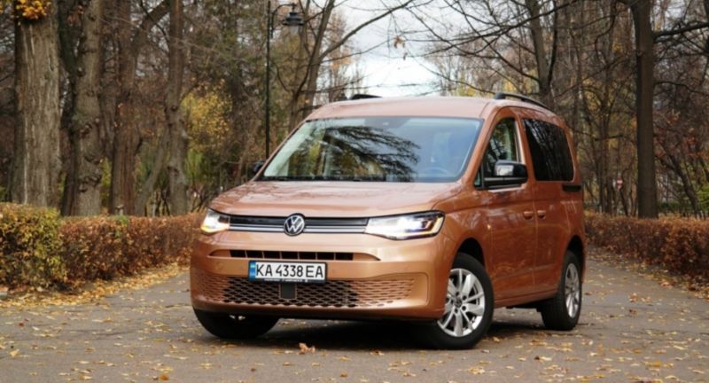 Как выбрать самый удобный автомобиль для семьи: Volkswagen Caddy Life 2023 в деталях