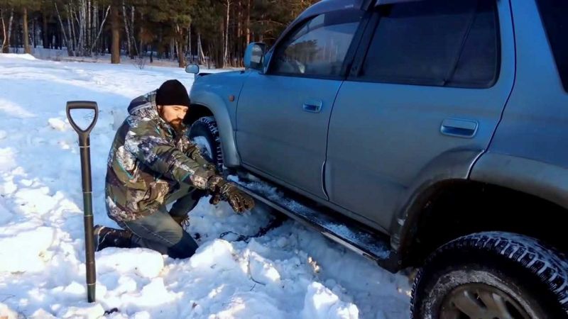 Как вытащить застрявшую фуру из снега: 7 способов действовать быстро и эффективно