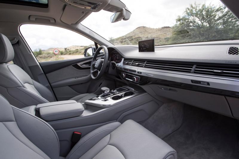 Какие секреты скрывает салон Audi Q7 2023: разобраться в деталях мощного внедорожника
