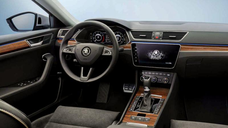 Какие удивительные особенности характерны для Škoda Superb нового поколения: полное погружение