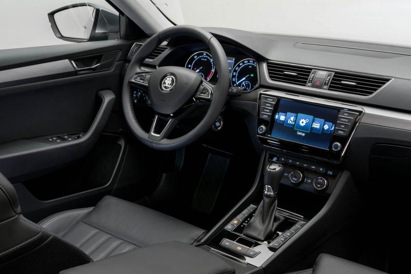 Какие удивительные особенности характерны для Škoda Superb нового поколения: полное погружение