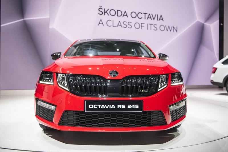 Какие удивительные особенности кроются в новой Škoda Octavia RS 2023: Проверенный план для настоящих ценителей