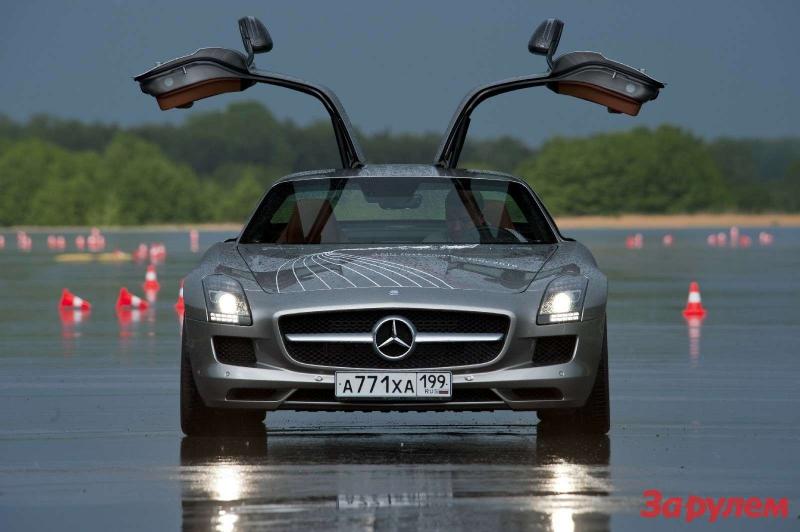 Какие удивительные особенности скрывает салон Mercedes SLS AMG 2023: узнай и насладись
