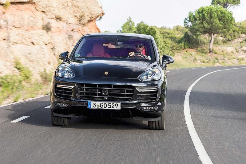 Какие удивительные возможности скрыты в автомобиле Porsche Cayenne Turbo S: познакомьтесь поближе с этим мощным внедорожником
