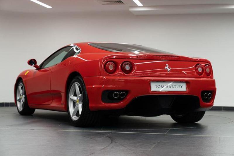 Какие улучшения двигателя внесла Ferrari в модель 360 Модена, чтобы увлечь ценителей скорости