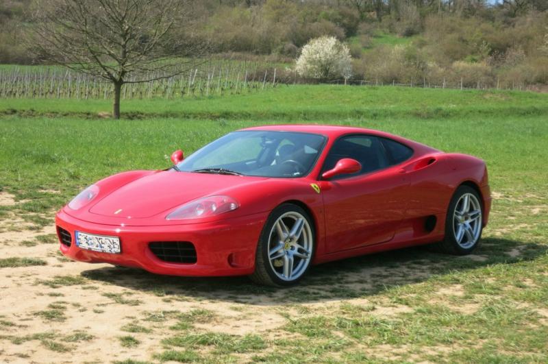 Какие улучшения двигателя внесла Ferrari в модель 360 Модена, чтобы увлечь ценителей скорости