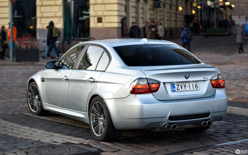 Какой комплектации BMW M3 E90 выбрать, чтобы получить максимум от седана