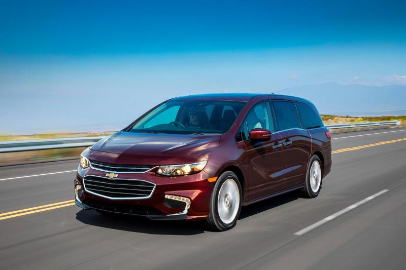 Какой минивэн Chevrolet выбрать из модельного ряда для семьи в 2023 году: плюсы и минусы