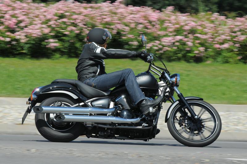 Какой мотоцикл Kawasaki VN900 покорит ваше сердце: технические детали в действии