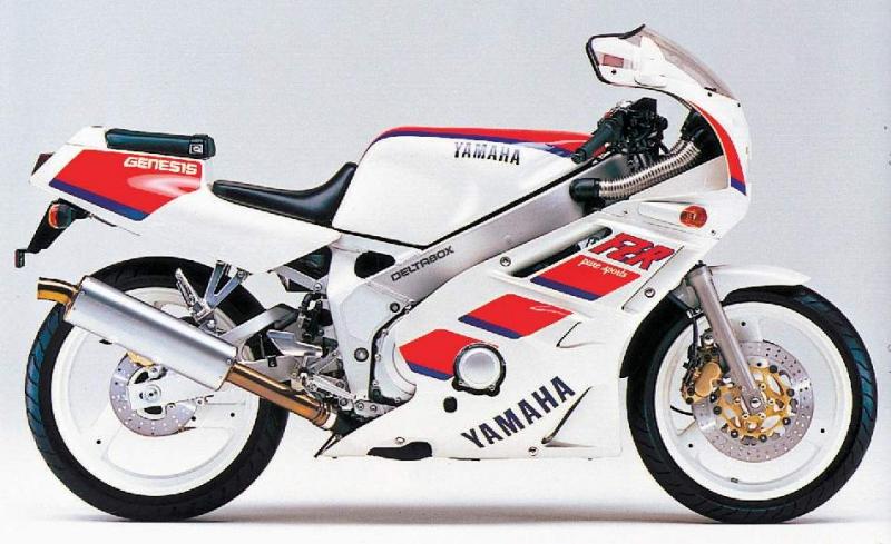 Какой мотоцикл Yamaha ФЗР 400 RR стоит купить в 2023 году, чтобы получить максимум удовольствия от вождения