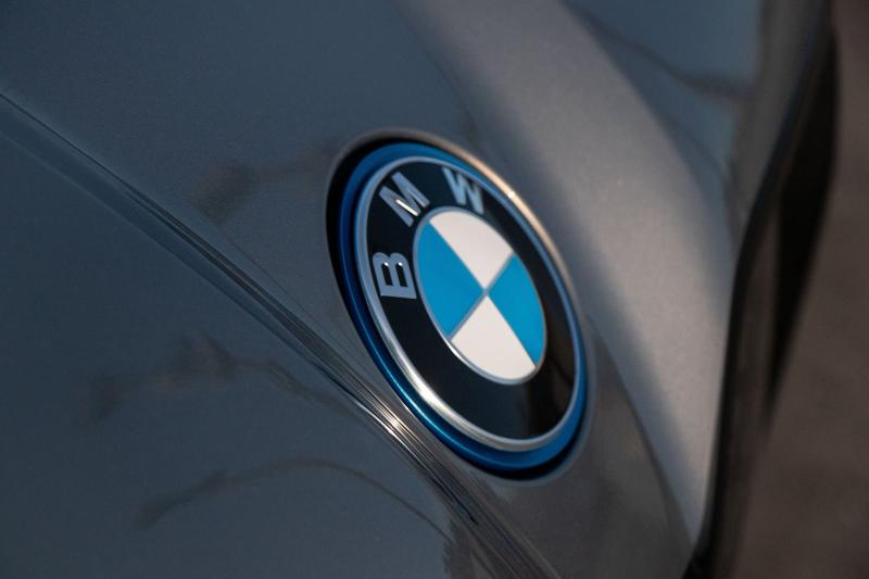 Какой необычный дизайн скрывается в новом логотипе BMW 2023