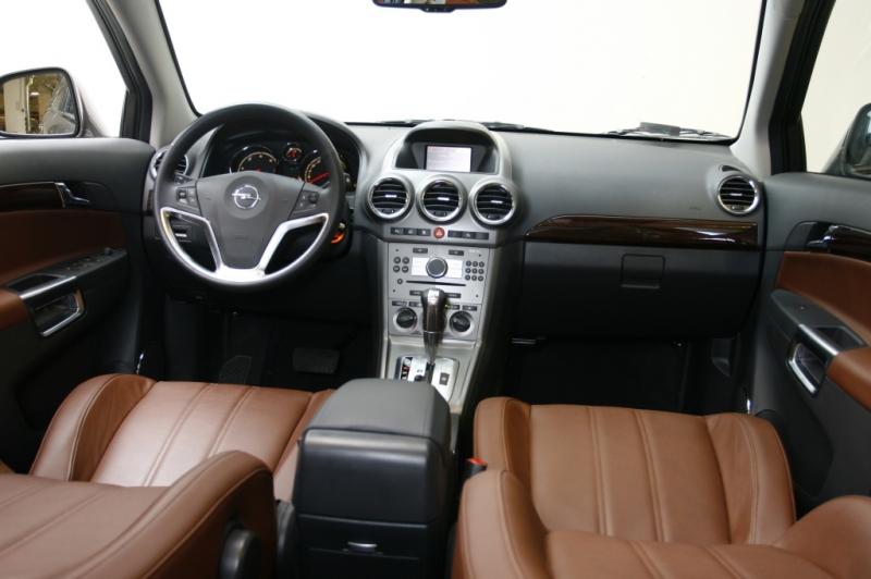 Автомат антара. Опель Антара 3.2 автомат. Opel Antara 3.2 салон.