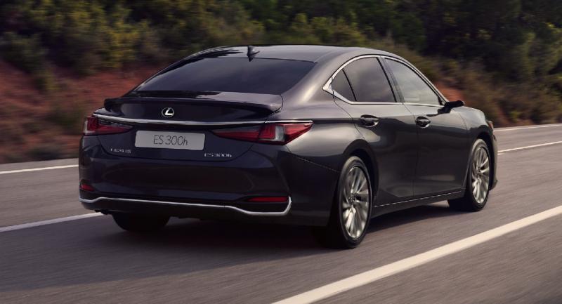 Лексус ЕС 250 и ES 350 в 2023 году: выбираем лучшее