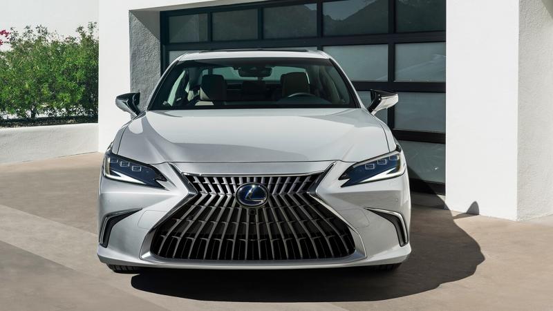 Лексус ЕС 250 и ES 350 в 2023 году: выбираем лучшее