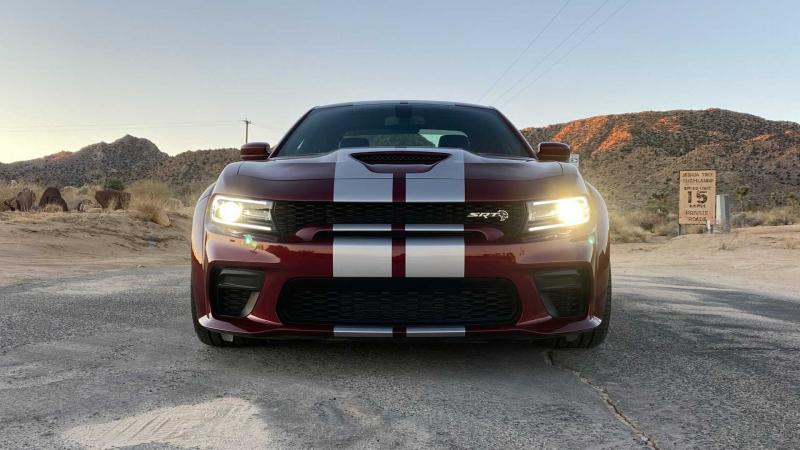 Может ли Dodge Charger SRT Hellcat погрузить вас в мир высоких скоростей и драйва: давайте разбираться