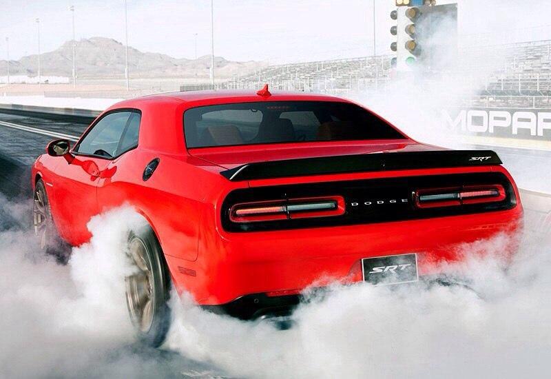Может ли Dodge Charger SRT Hellcat погрузить вас в мир высоких скоростей и драйва: давайте разбираться