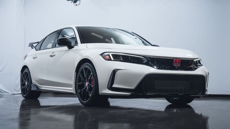 На которую Honda Civic 2023 модель стоит обратить внимание