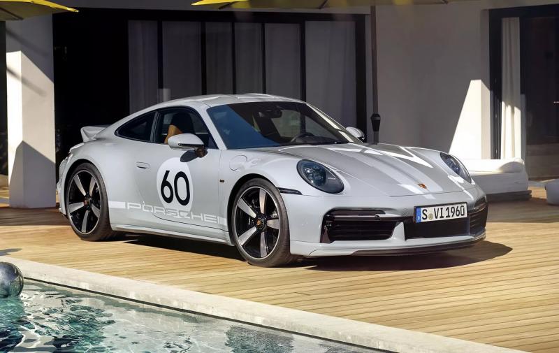Насколько изменился дизайн Porsche 911 с 1963 года: эволюция непревзойденной спортивной машины