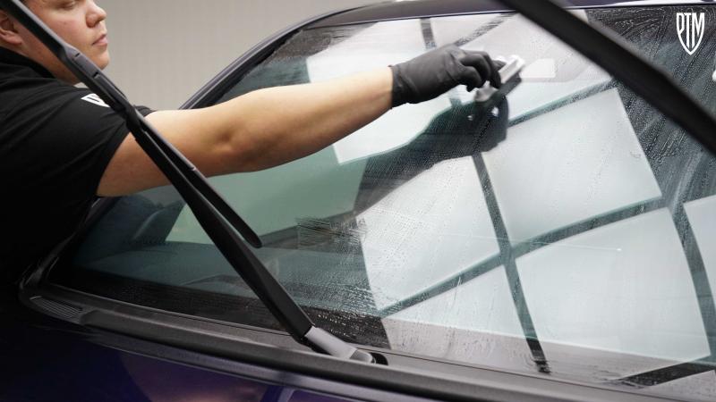 Насколько важна лобовая стеклянная защита в автомобиле. Правильный монтаж для вашей безопасности