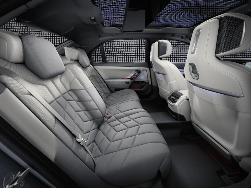 Насколько вместительна новая BMW 7 серии 2023 года: салон и багажник